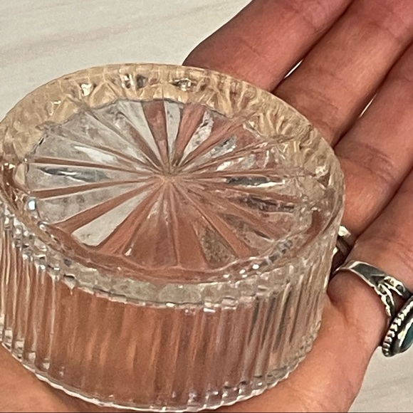 Vintage Crystal cut trinket Faux pearl open top bow trinket/jewelry/rings - Picture 5 of 9